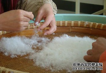 网上羽绒服抽检近7成不合格 爆款竟为粉碎毛填充