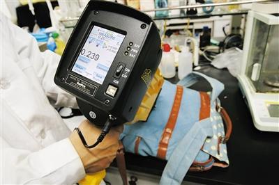 媒体称市售书包测出甲醛 最高超标37倍(图)